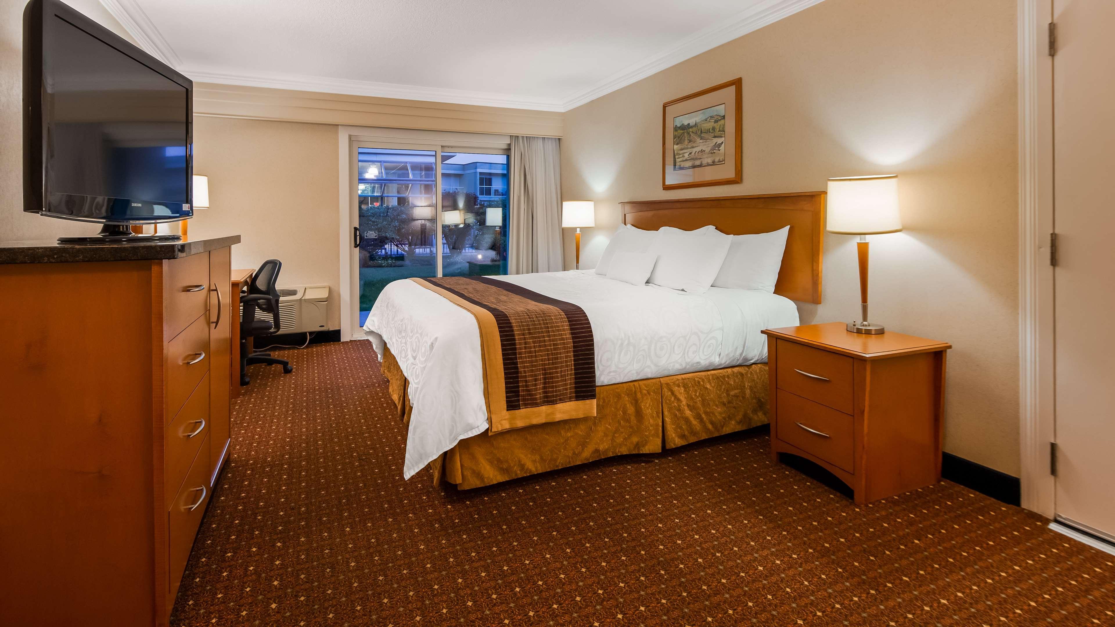 Best Western Plus Kelowna Hotel & Suites Buitenkant foto