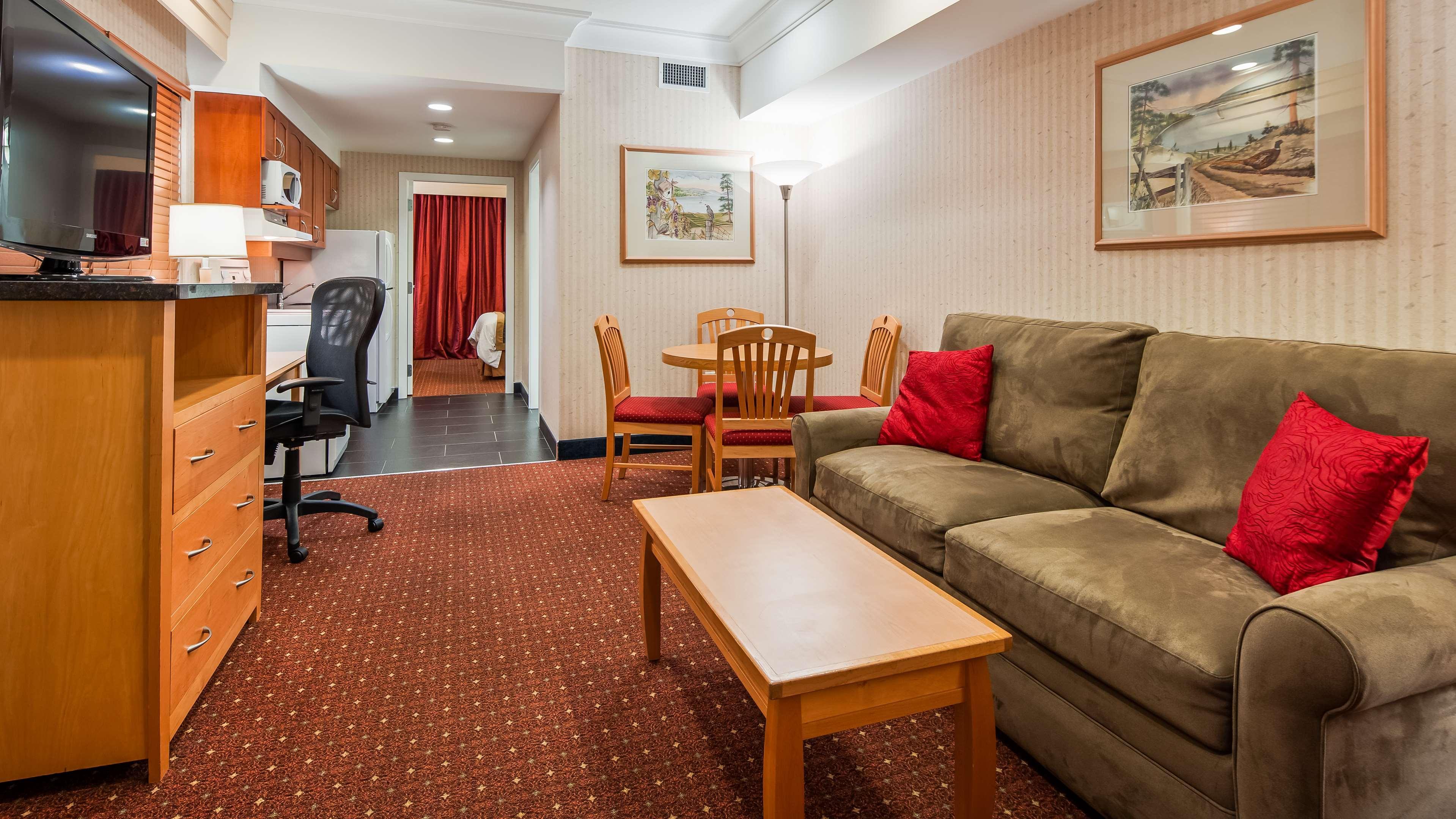 Best Western Plus Kelowna Hotel & Suites Buitenkant foto