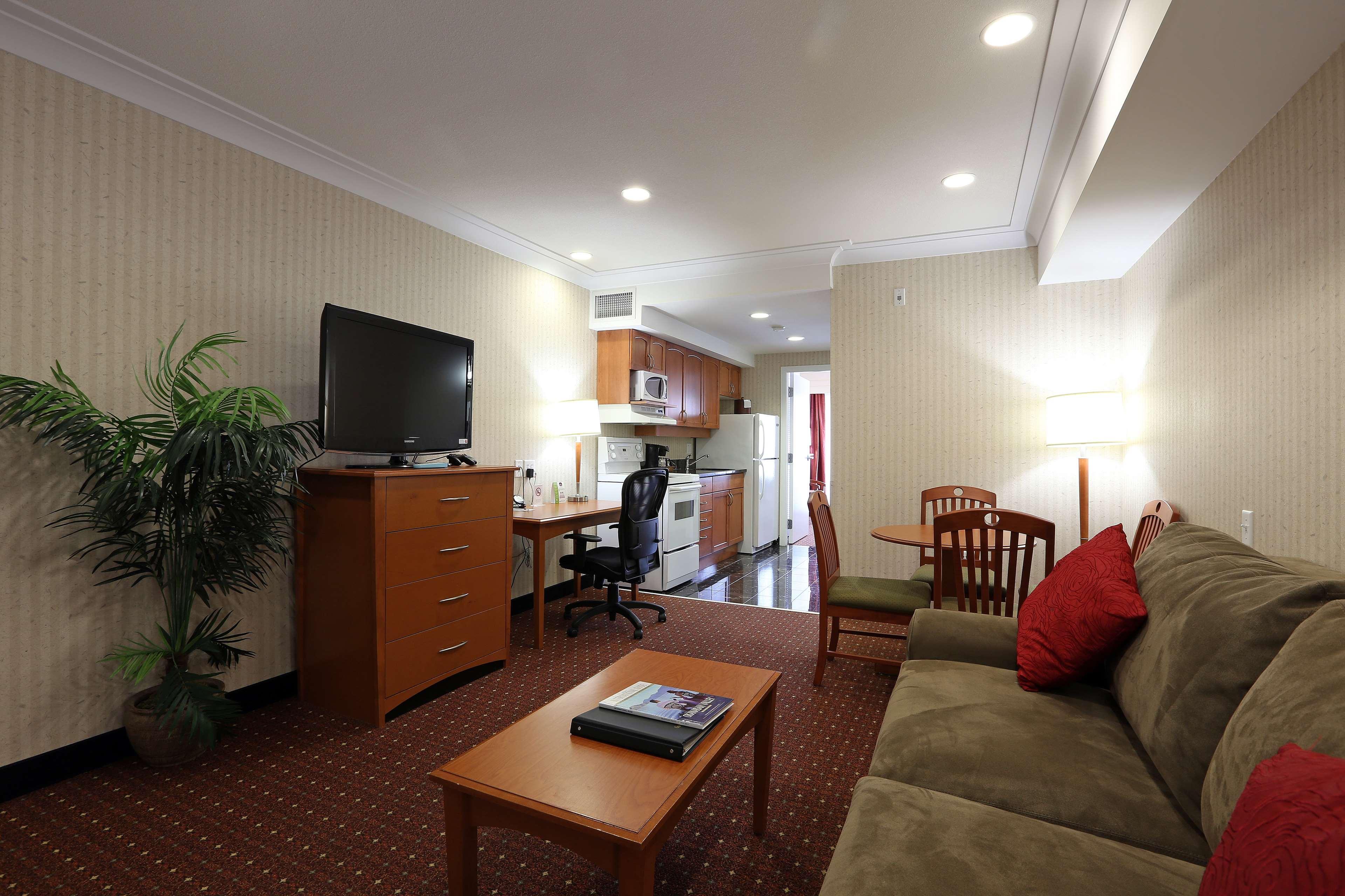 Best Western Plus Kelowna Hotel & Suites Buitenkant foto