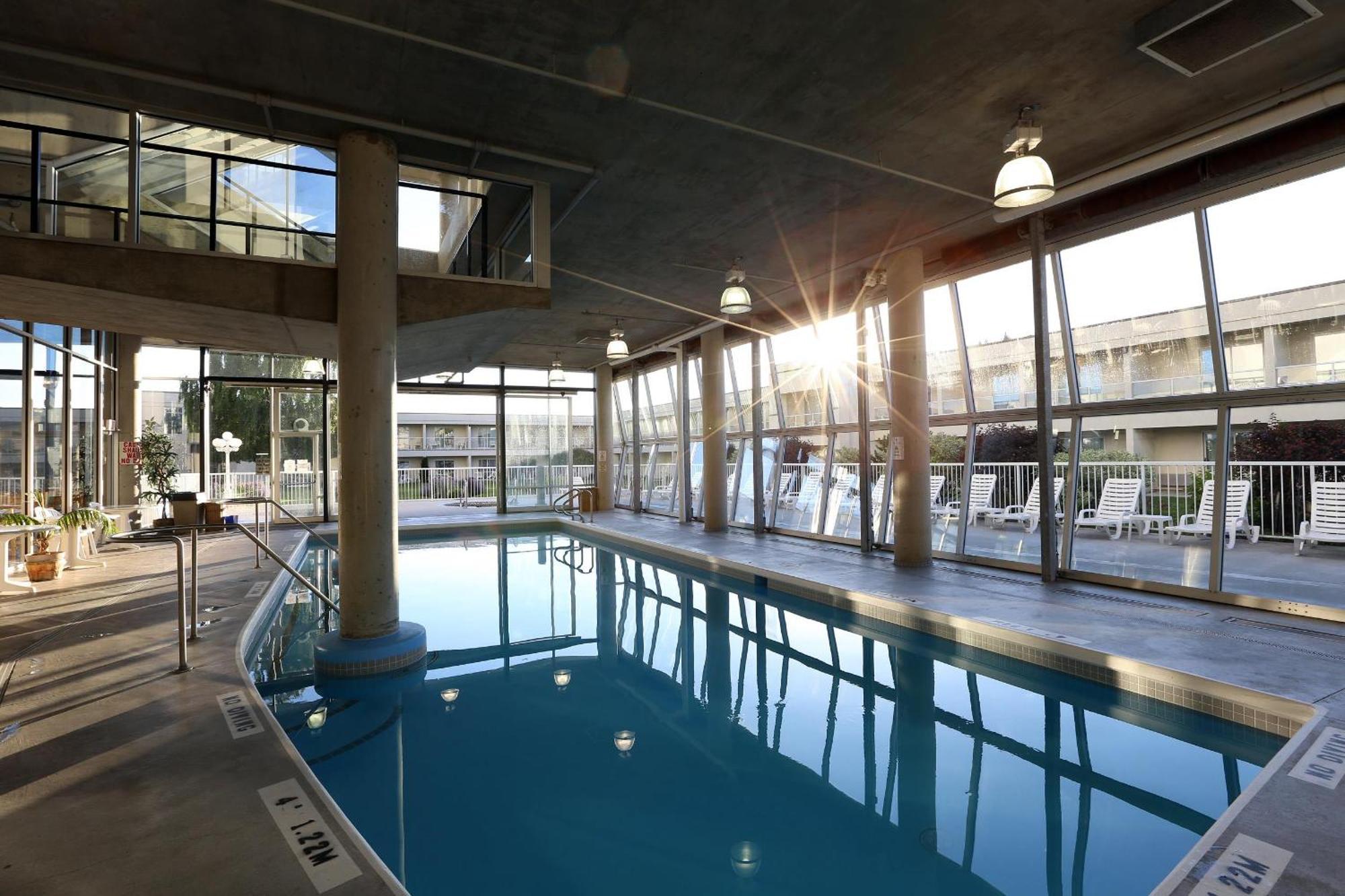 Best Western Plus Kelowna Hotel & Suites Buitenkant foto