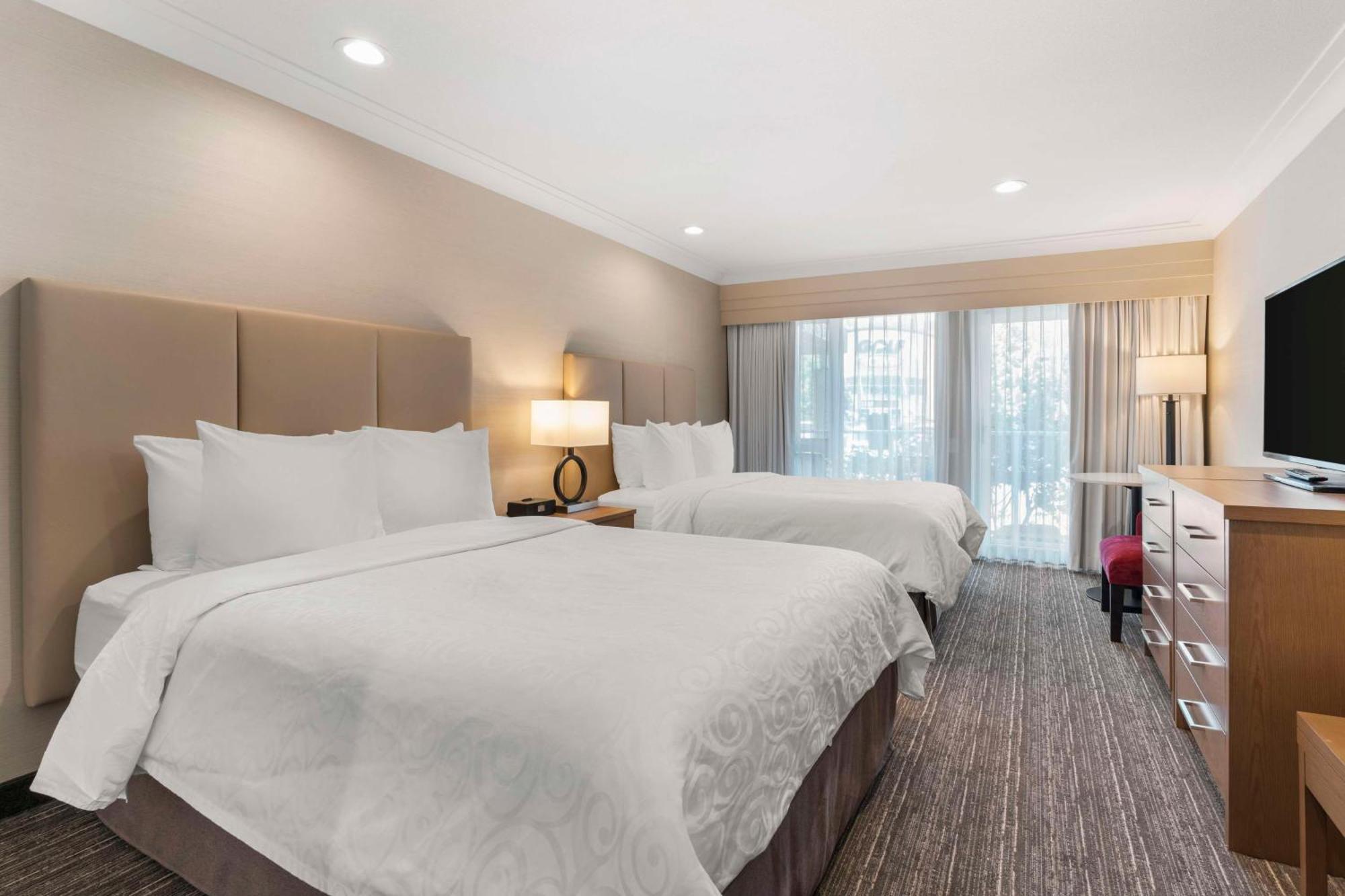 Best Western Plus Kelowna Hotel & Suites Buitenkant foto