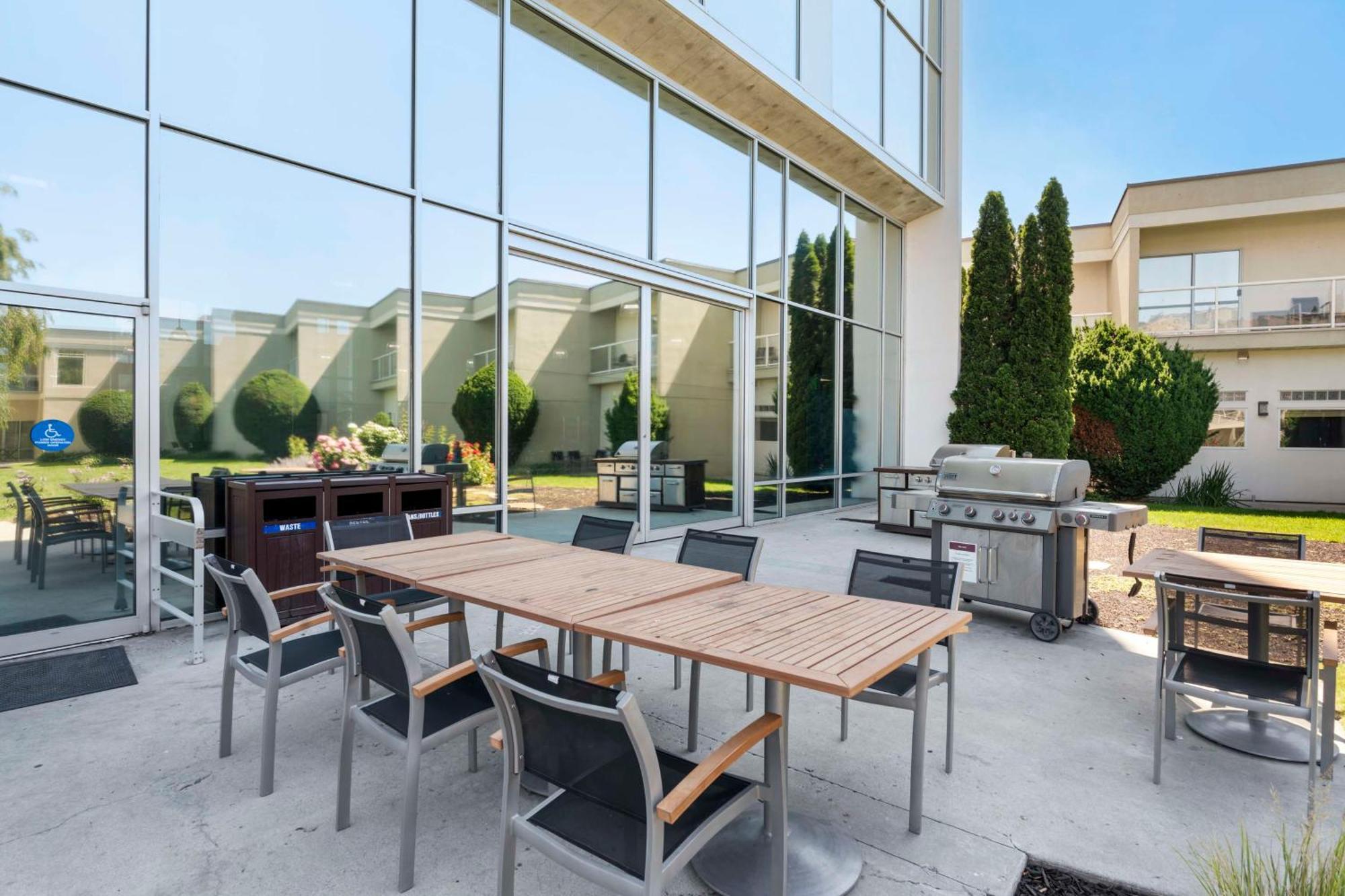 Best Western Plus Kelowna Hotel & Suites Buitenkant foto
