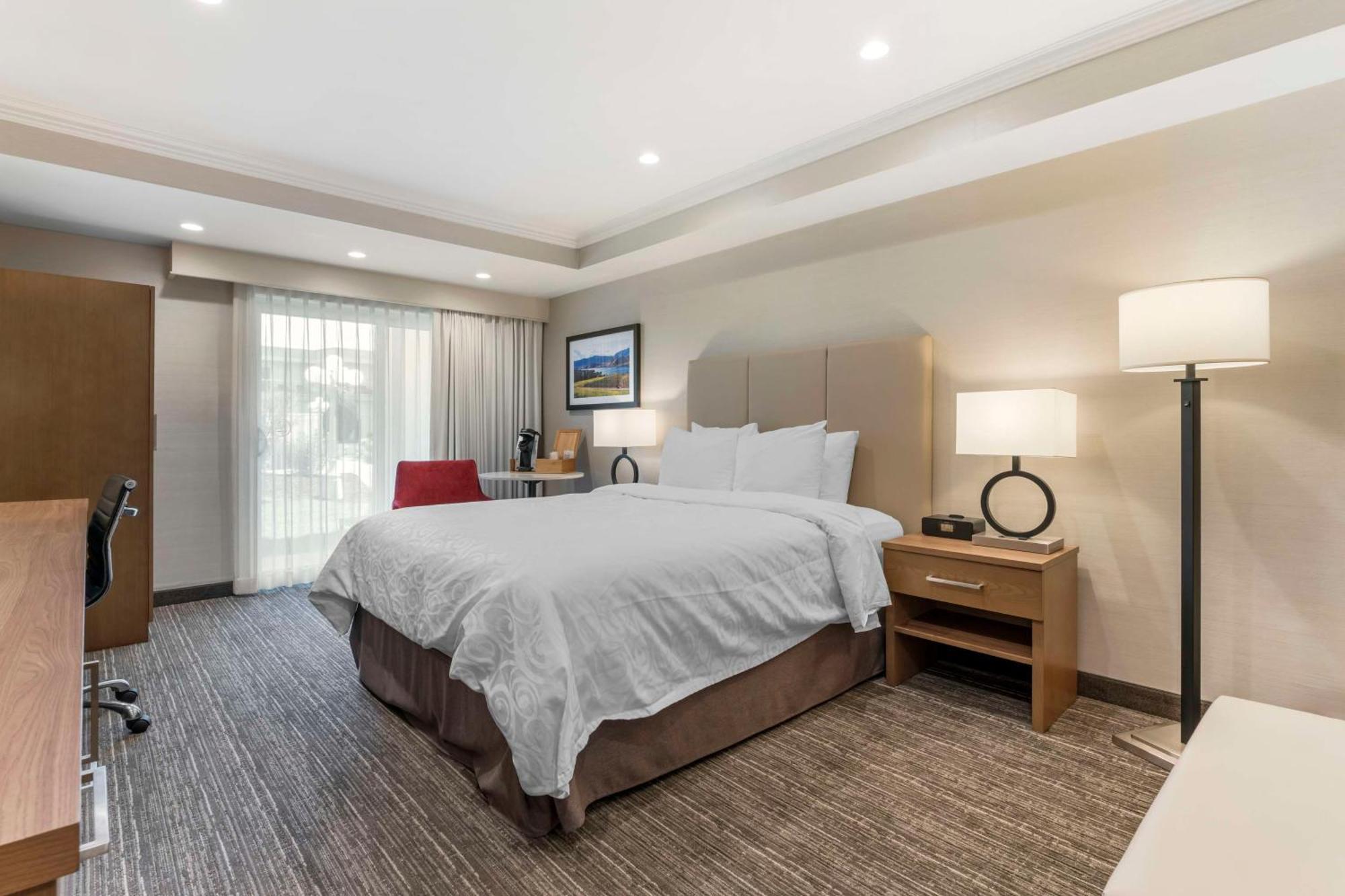 Best Western Plus Kelowna Hotel & Suites Buitenkant foto