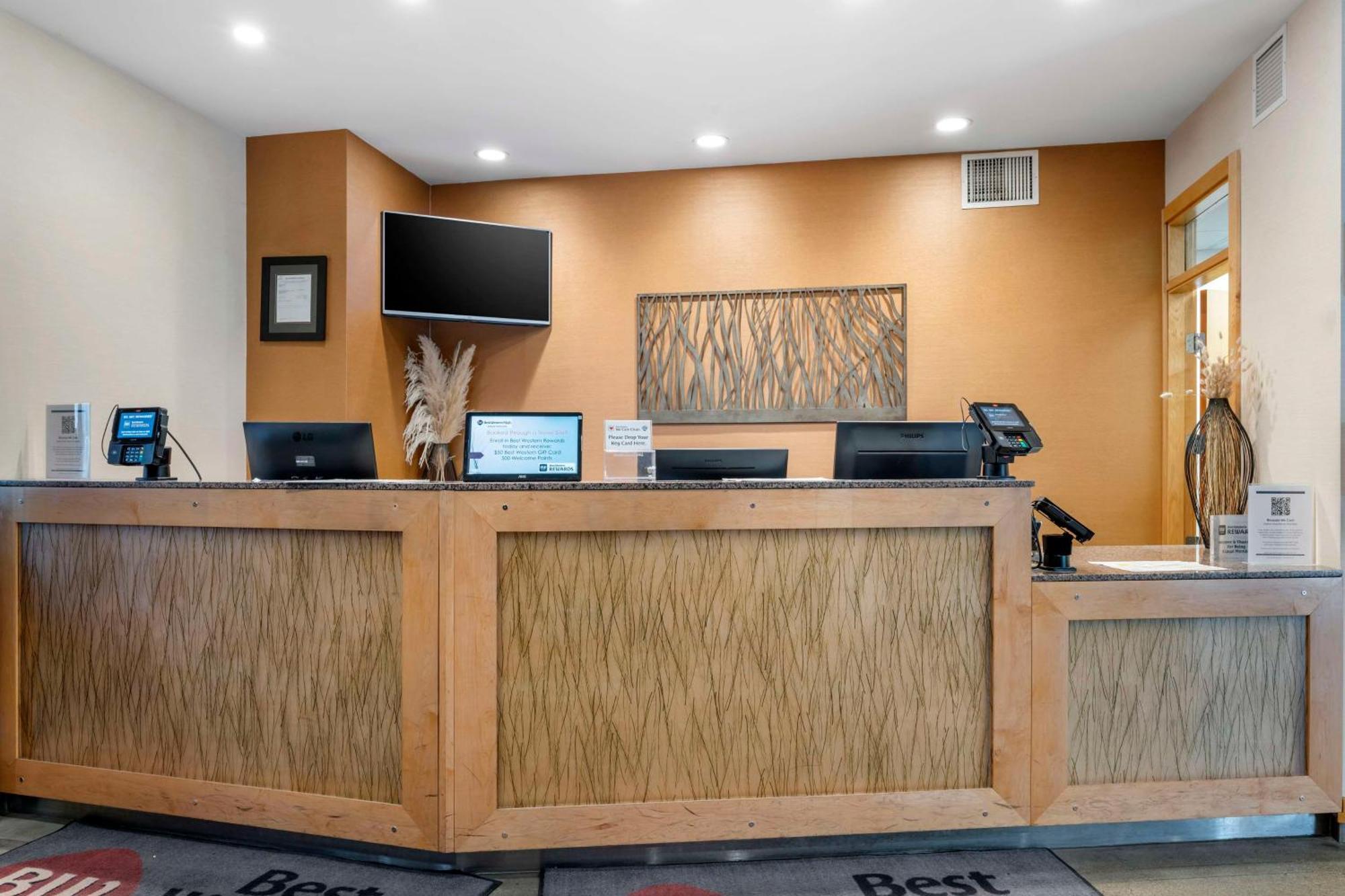 Best Western Plus Kelowna Hotel & Suites Buitenkant foto