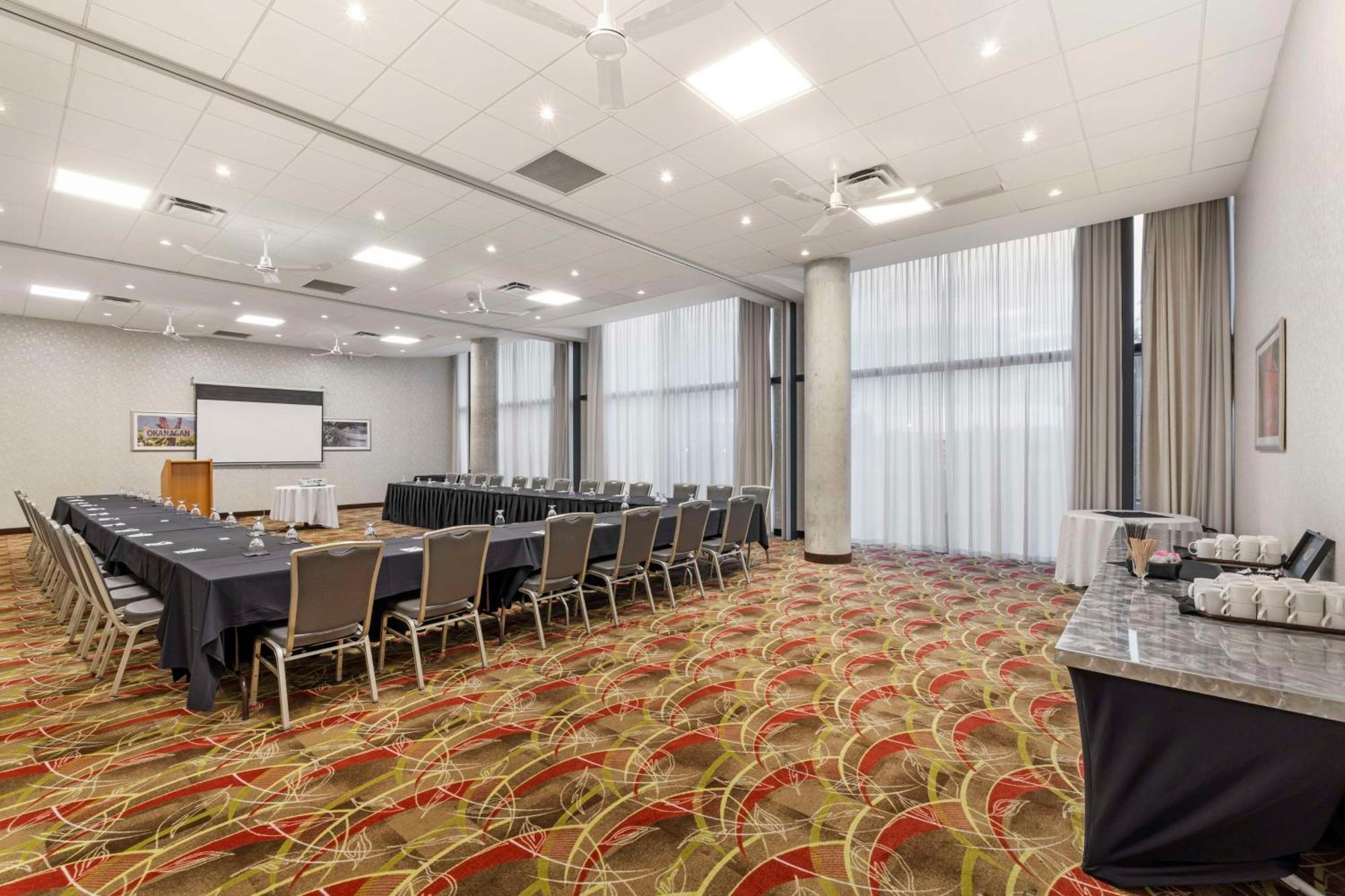 Best Western Plus Kelowna Hotel & Suites Buitenkant foto