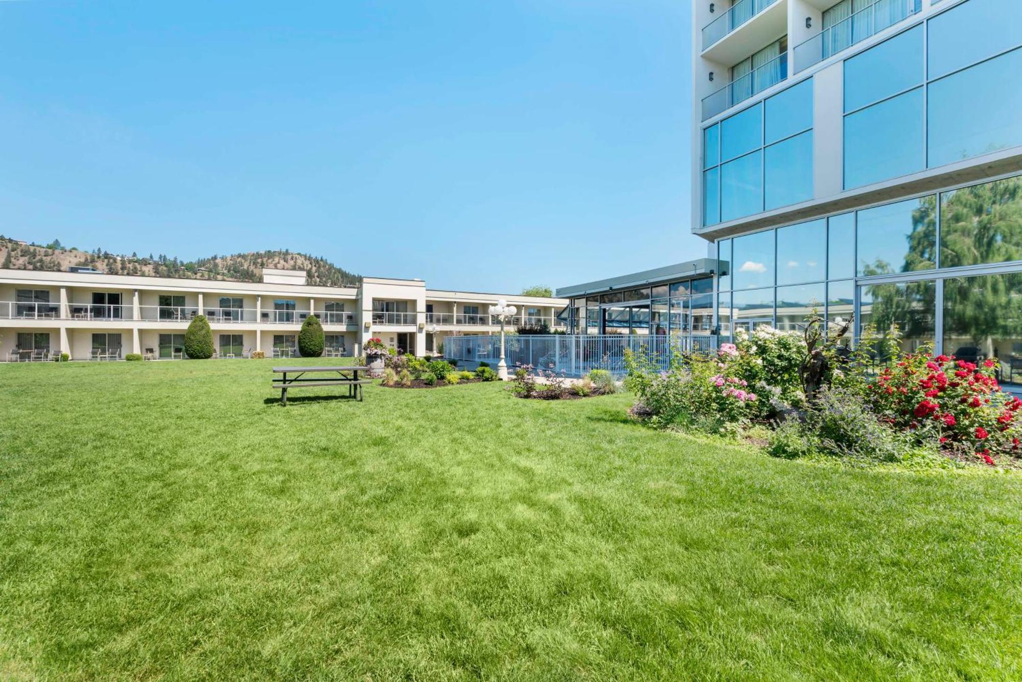 Best Western Plus Kelowna Hotel & Suites Buitenkant foto