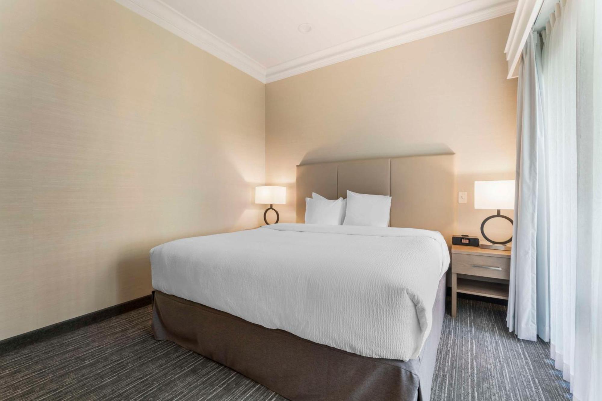 Best Western Plus Kelowna Hotel & Suites Buitenkant foto