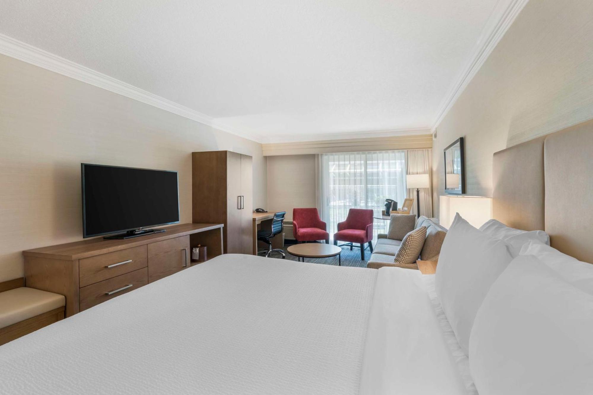 Best Western Plus Kelowna Hotel & Suites Buitenkant foto