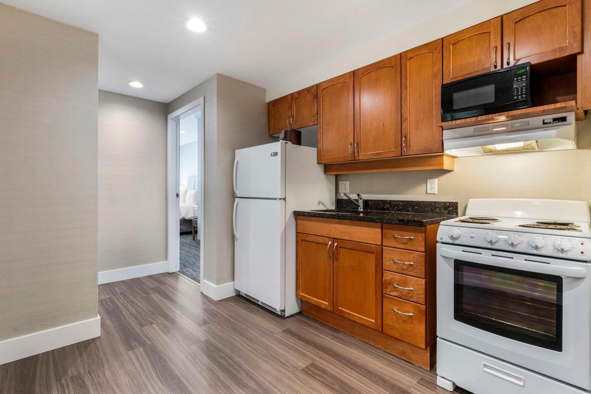 Best Western Plus Kelowna Hotel & Suites Buitenkant foto