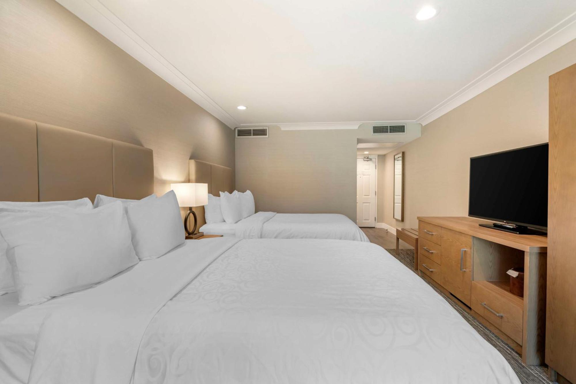 Best Western Plus Kelowna Hotel & Suites Buitenkant foto