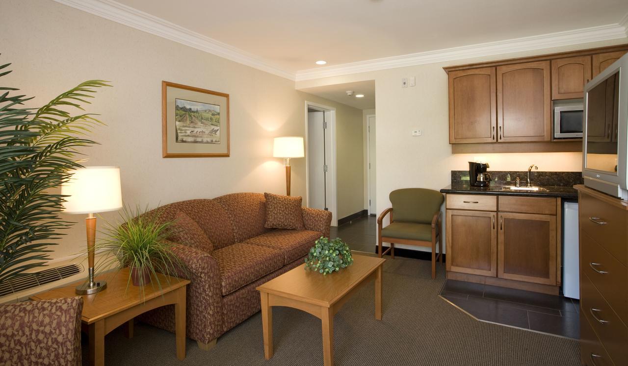 Best Western Plus Kelowna Hotel & Suites Kamer foto