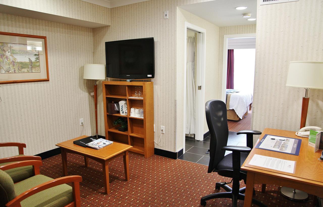 Best Western Plus Kelowna Hotel & Suites Buitenkant foto