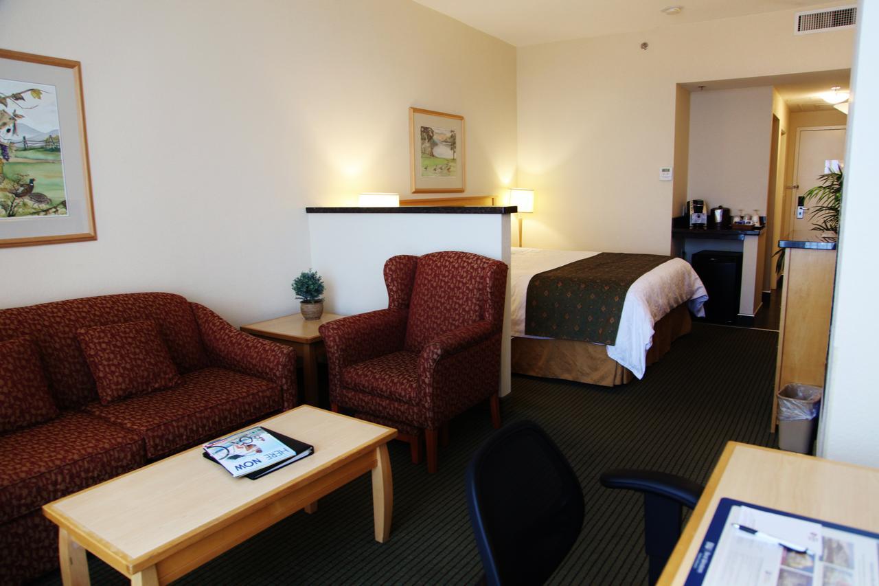 Best Western Plus Kelowna Hotel & Suites Buitenkant foto